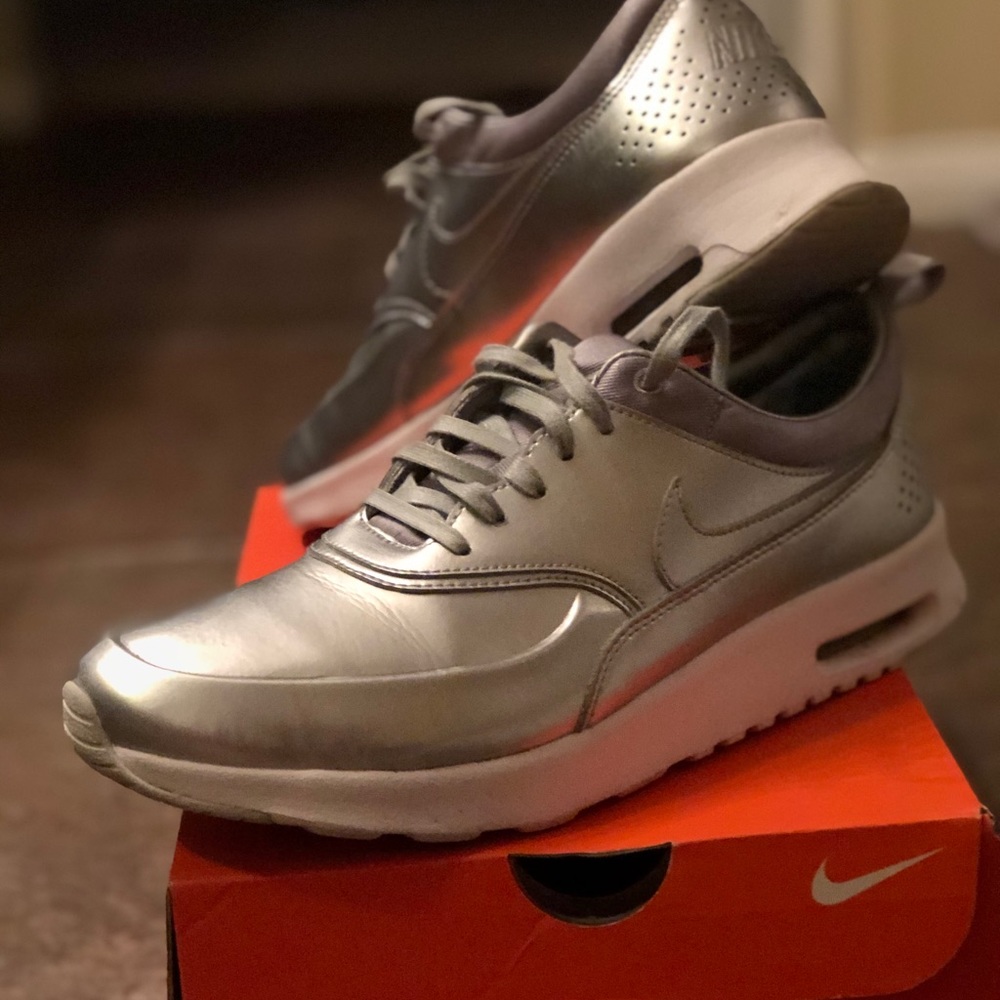 Nike Air Max Thea SE Metallic Women's Shoe